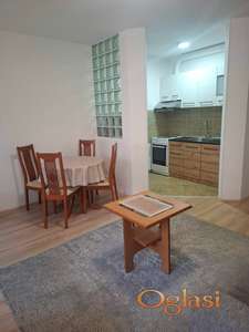 Lepa veća garsonjera  Podbara/Kej